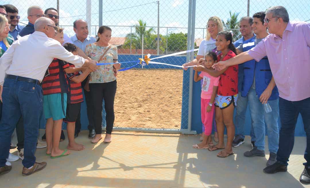 Prefeitura de Rio Branco inaugura quadra de areia na Cidade do Povo