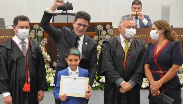 “Meu foco principal será a geração de emprego e renda”, diz Gladson Cameli na cerimônia de diplomação