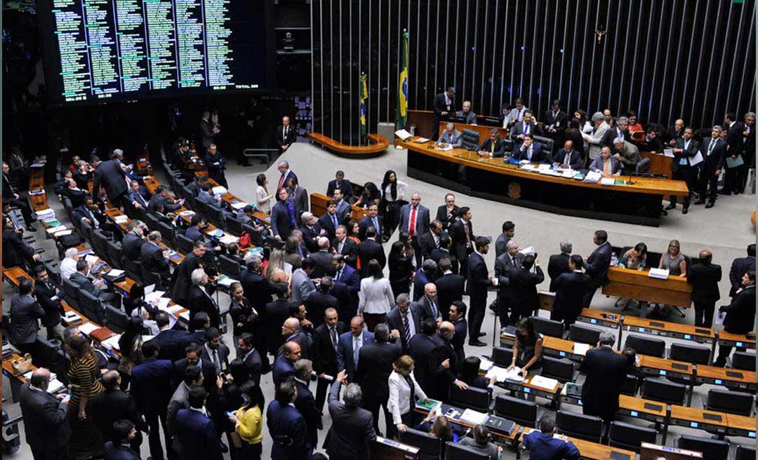 Câmara aprova em segundo turno PEC que amplia teto de gastos por um ano