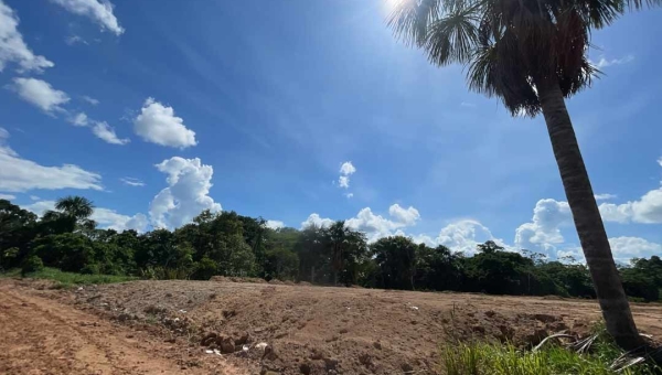 Ministério Público do Acre investiga possível crime ambiental no cemitério de Tarauacá