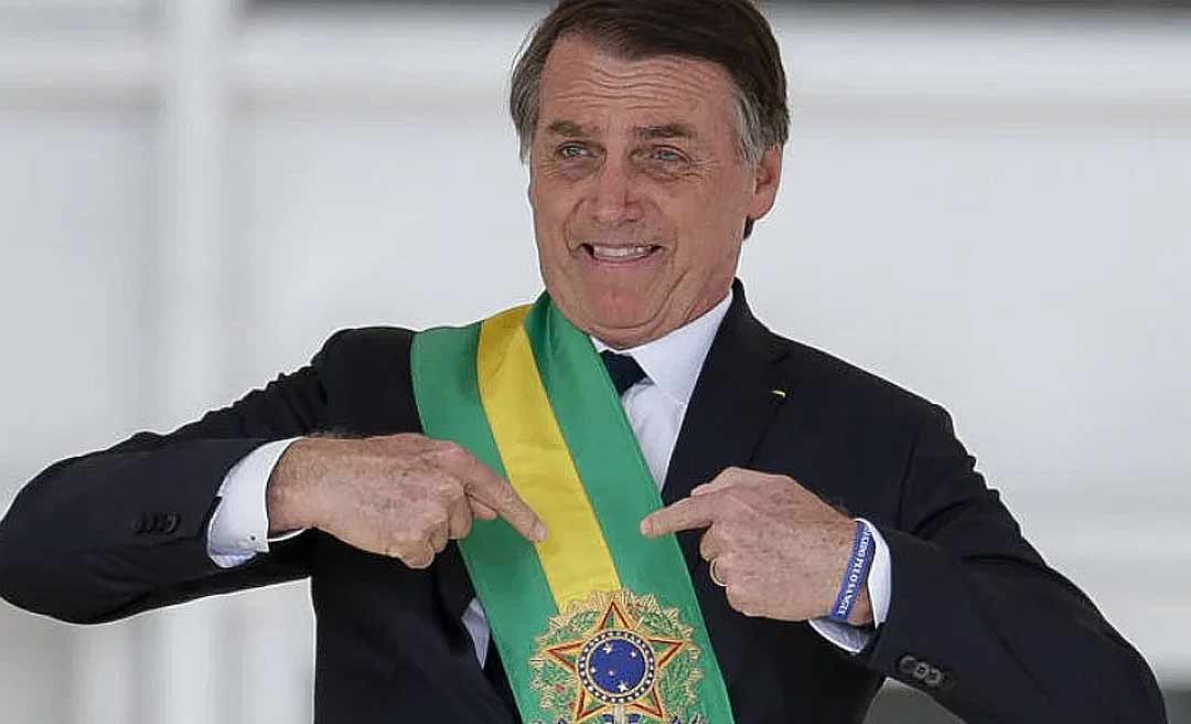 Bolsonaro irá aos EUA e não passará faixa presidencial para Lula