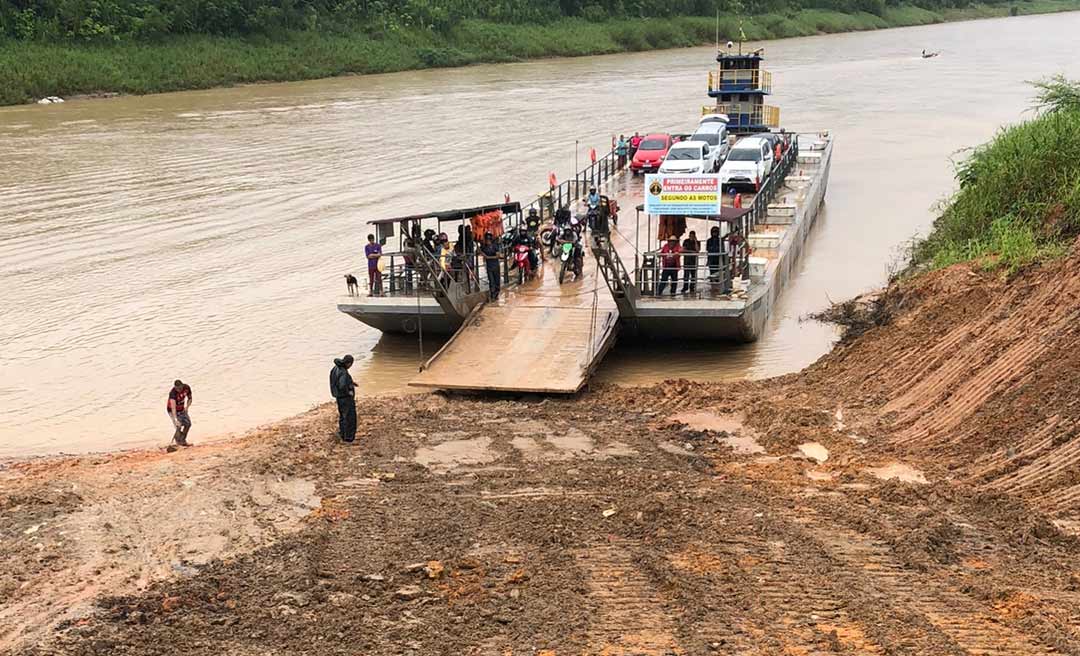 Deracre executa manutenção na rampa de acesso do antigo porto de Cruzeiro do Sul