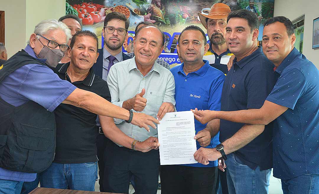 Prefeito de Rio Branco assina Plano de Incentivo à aposentadoria voluntária para os servidores municipais