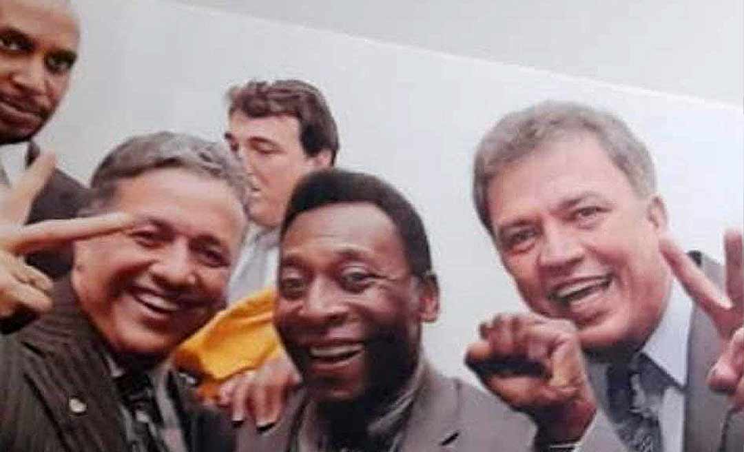 Petecão publica foto com Pelé e diz: “Nego véio era gente boa”