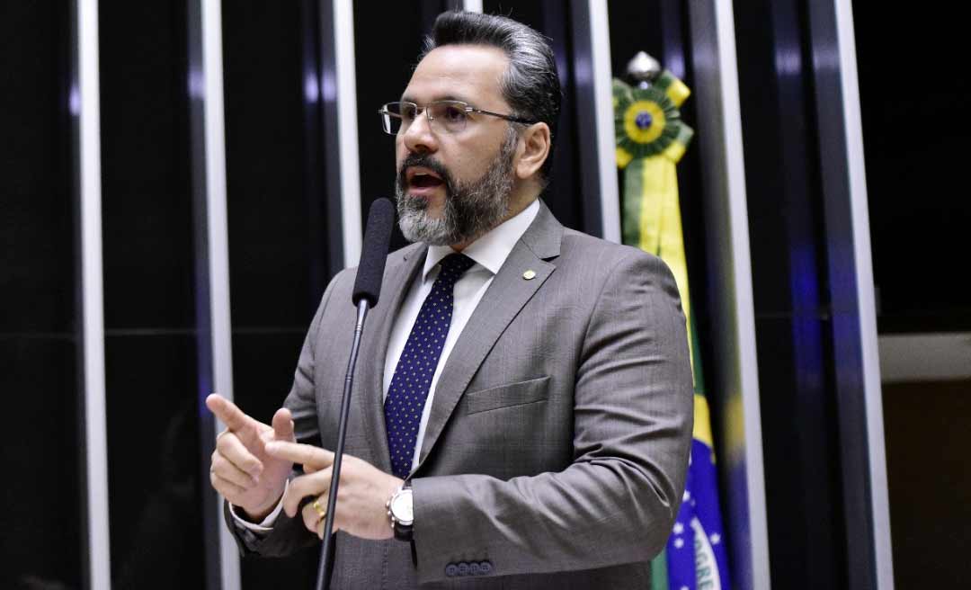 Alan cita “manifestações pacíficas” ao se referir a vandalismo em Brasília e diz: “Que os culpados sejam punidos”