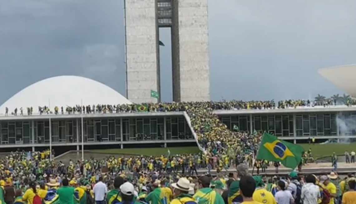 Bolsonaristas invadem o Congresso, Planalto e STF em manifestação antidemocrática