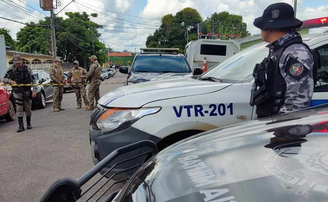 Forças de segurança isolam área próxima ao acampamento bolsonarista, em Rio Branco