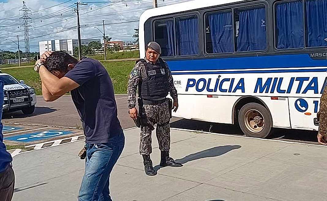 Bolsonaristas que estavam em acampamento no Acre são conduzidos à sede da PF