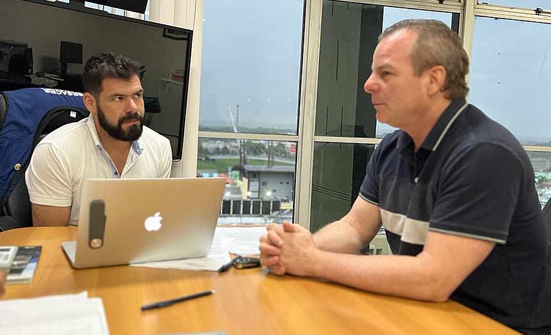 Pedro Longo visita novo secretário de Saúde e coloca mandato à disposição