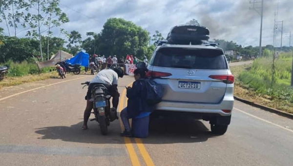 Turistas brasileiros retidos no Peru deixaram Porto Maldonado no início da manhã desta sexta-feira, 13, rumo a Assis Brasil