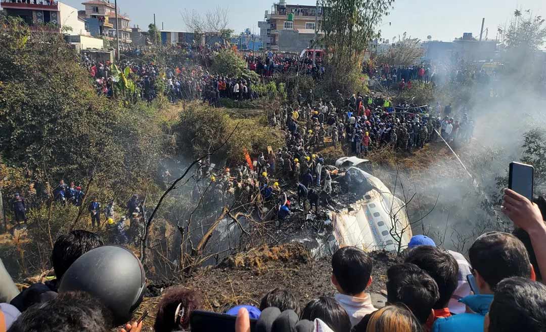 Queda de avião mata pelo menos 68 no Nepal em acidente aéreo com mais mortos no país em 30 anos