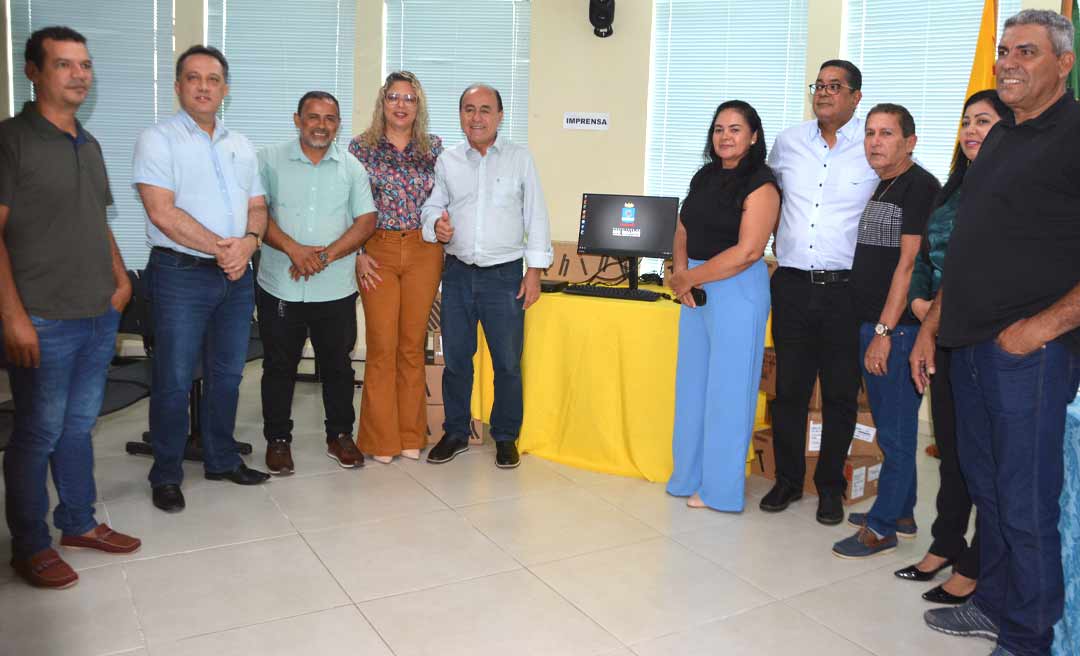 Prefeitura entrega 220 novos computadores para melhorar informatização da Saúde em Rio Branco