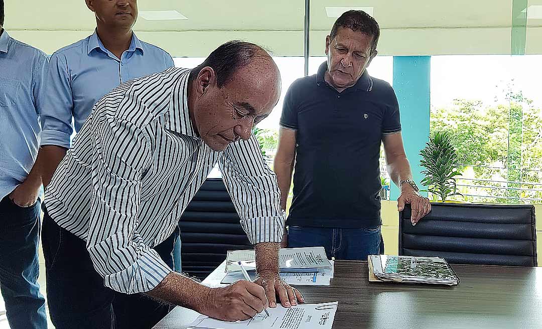 Bocalom assina Ordem de Serviço para a construção da nova sede da Câmara de Vereadores de Rio Branco