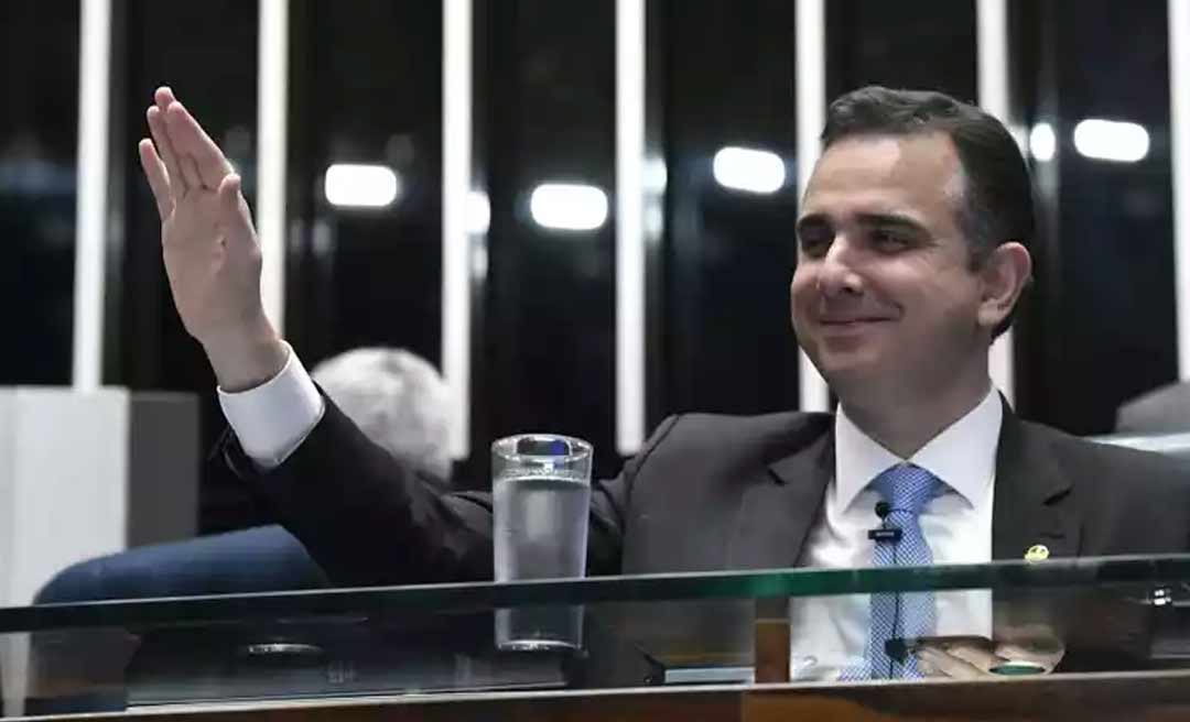 Rodrigo Pacheco dribla ameaça e é reeleito presidente do Senado