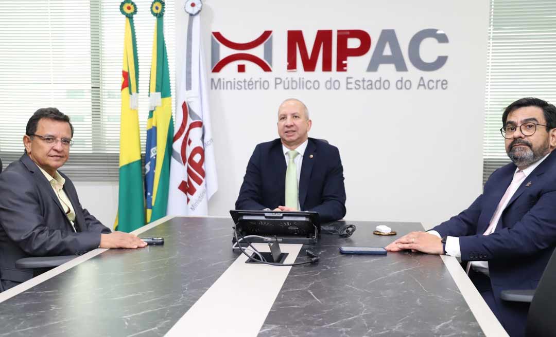 Gonzaga visita procurador-geral e coloca Aleac à disposição do MP/AC e povo acreano