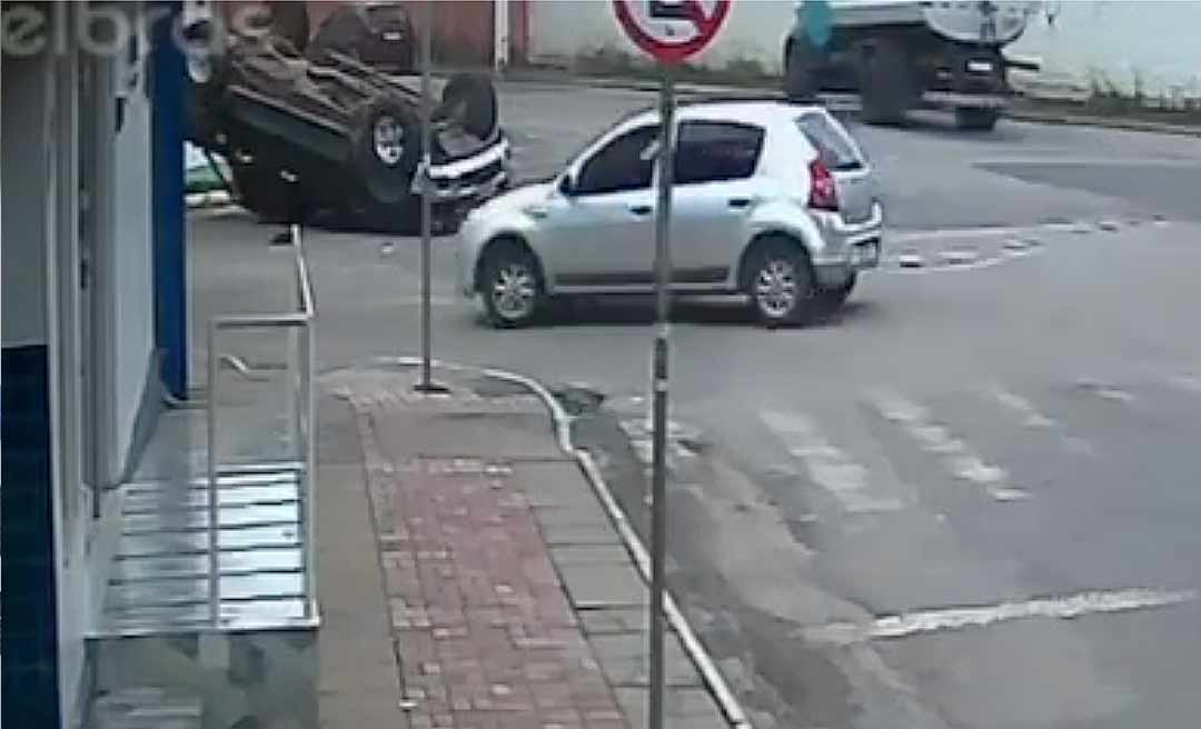 Vídeo mostra acidente entre caminhão e caminhonete no Manoel Julião