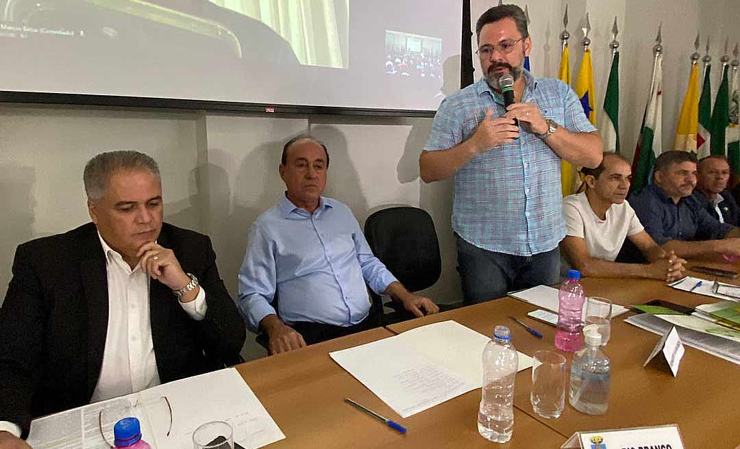 Acre tem urgência na construção de aterros sanitários, e bancada federal discute tema com prefeitos na Amac