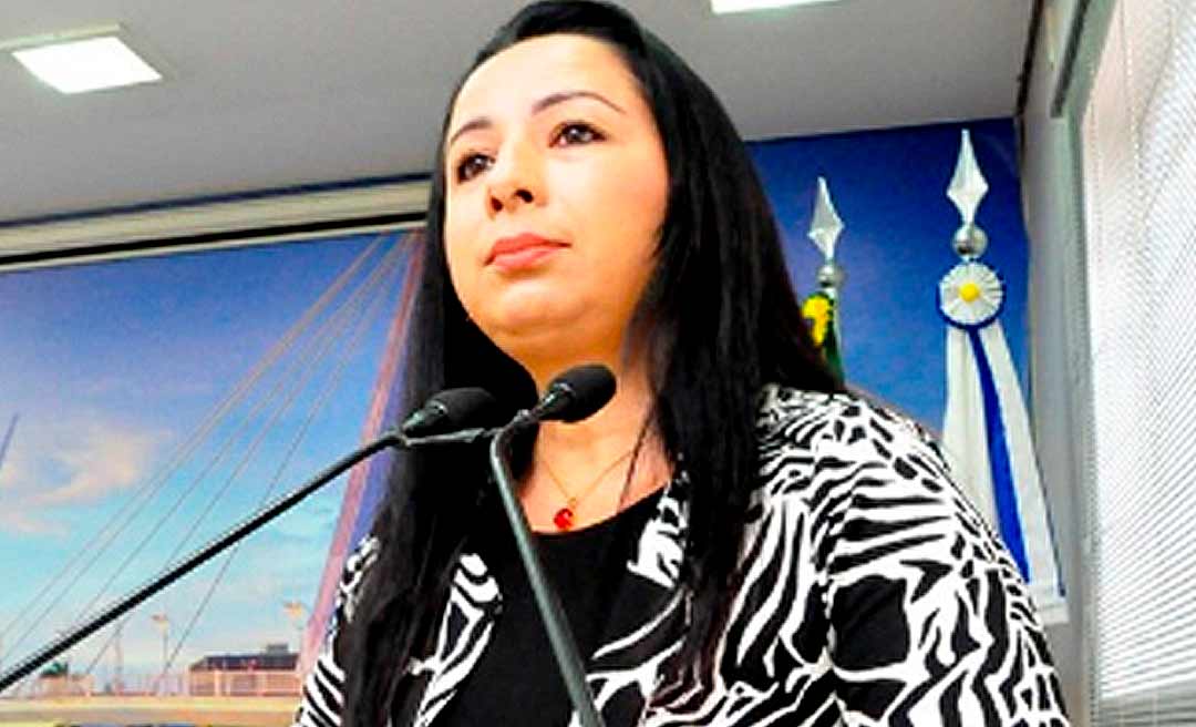 Isolada, vereadora Elzinha Mendonça faz oposição sozinha na Câmara de Rio Branco