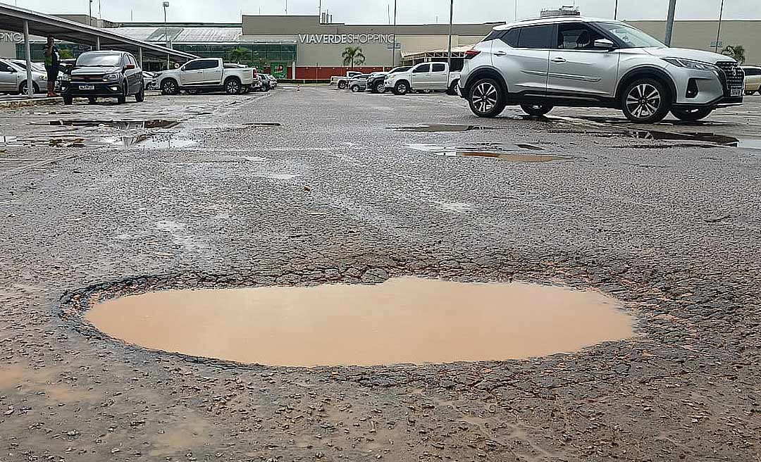 Buracos no estacionamento do Via Verde Shopping incomodam clientes; veja vídeo 