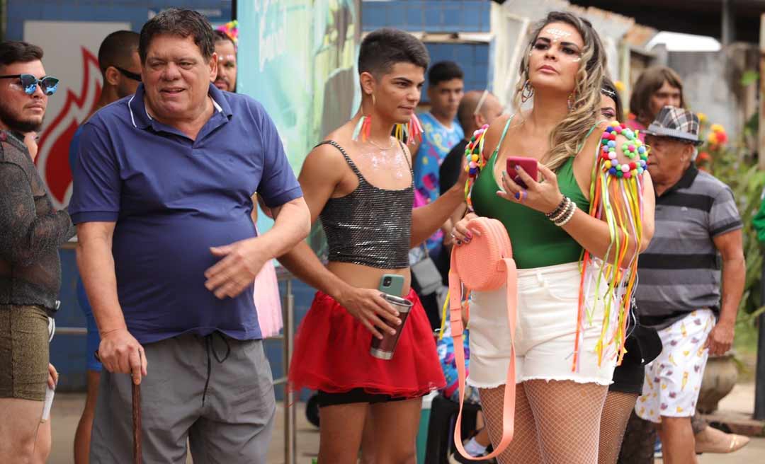 Flaviano Melo prestigia o carnaval do "Bloco do Vai Quem Quer" no Tucumã