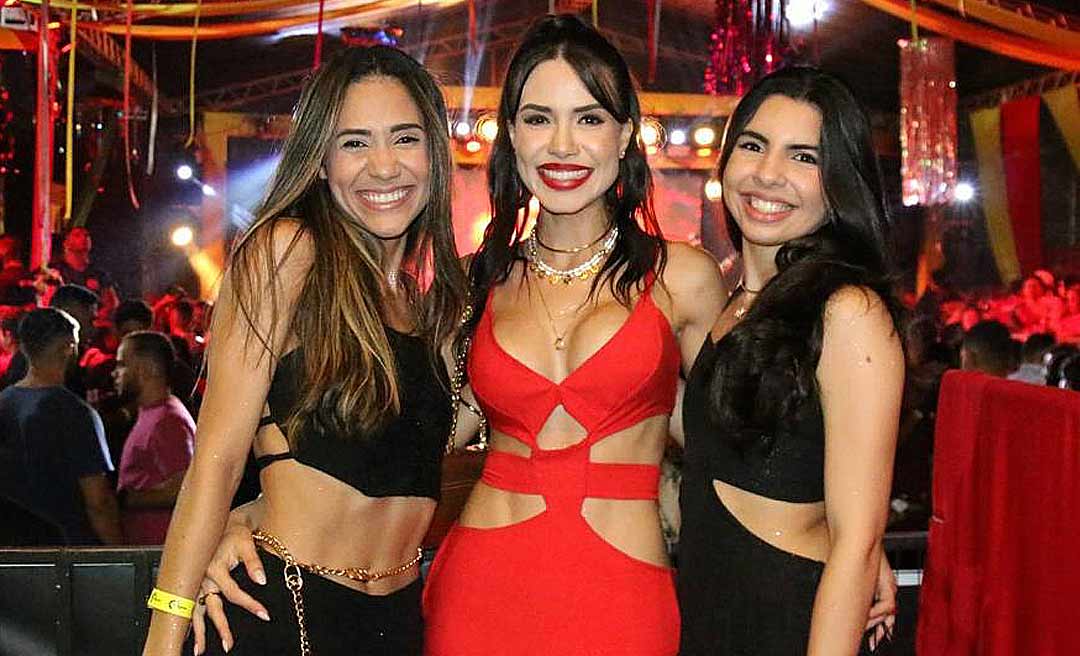 Vermelho e preto: Tardezinha Grill fica lotado na segunda noite de Carnaval