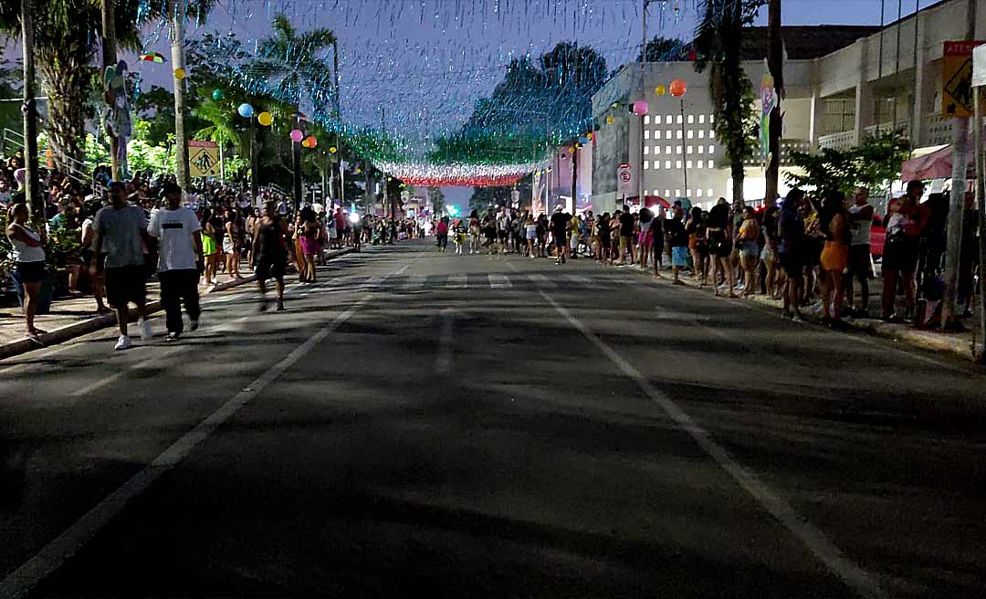 Furto de cabos de energia causa atraso do desfile dos blocos carnavalescos