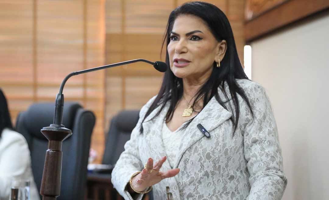 Antonia Sales usa tribuna da Aleac para homenagear Jéssica Sales em nome de todas as mulheres acreanas