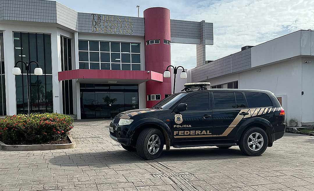 Polícia Federal também amanheceu na porta da sede do Tribunal de Contas do Acre