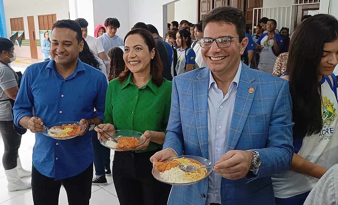 Na abertura do ano letivo no Humberto Soares, Gladson e Mailza almoçam Prato Extra