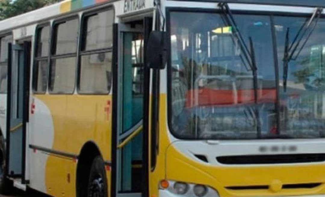 Passageira ganha direito a indenização após ficar com o pé preso à porta de ônibus em Rio Branco