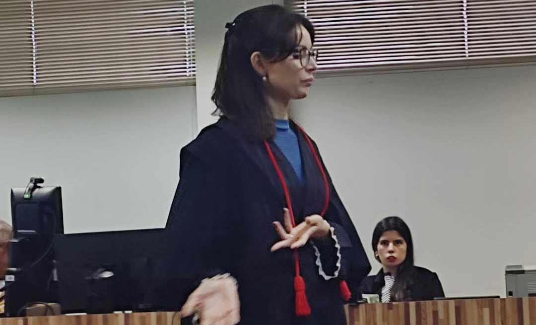 "O acusado agiu 'friamente' quando matou a esposa", diz promotora