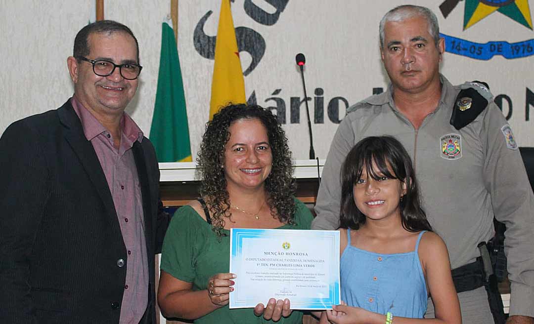 Tanízio homenageia personalidades em Manoel Urbano