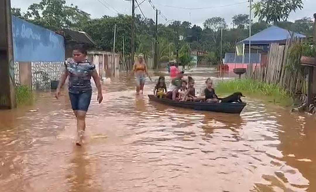 Pelo menos 20 bairros de Rio Branco foram atingidos pela forte enxurrada, diz Defesa Civil