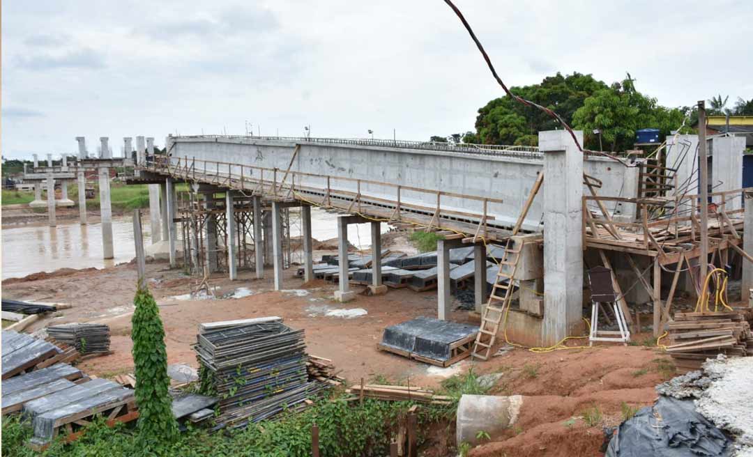 Obra da ponte do Segundo Distrito de Sena Madureira avança com produção de vigas e lajes pré-moldadas