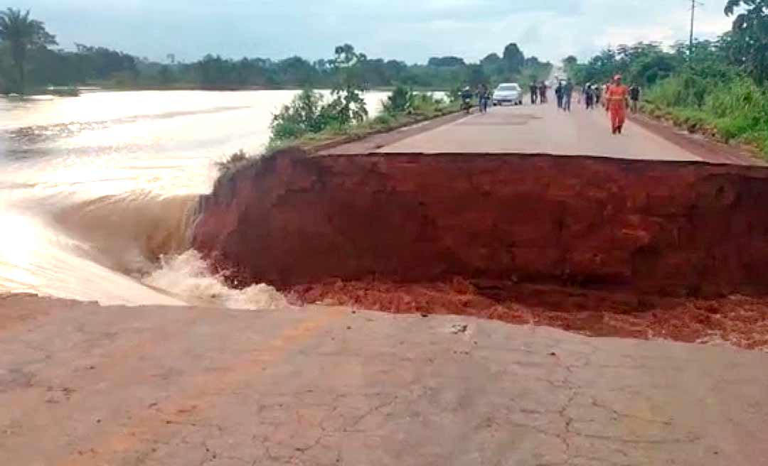 Balneário Quinoá transborda e aparta BR-364