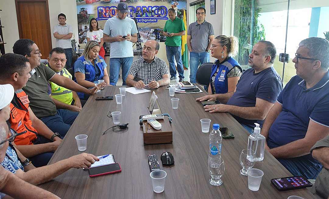 Bocalom chega a Rio Branco e tem encontro com secretários sobre ações pelos desabrigados