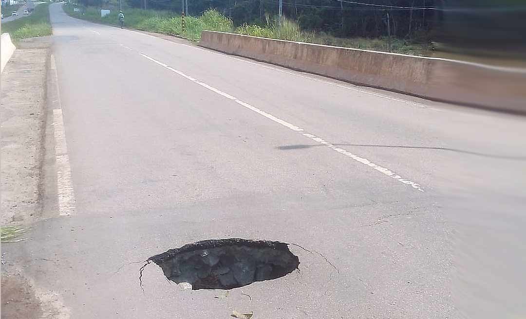 Cratera se abre na ponte do igarapé São Francisco na BR-364 e acesso ao aeroporto é parcialmente interditado