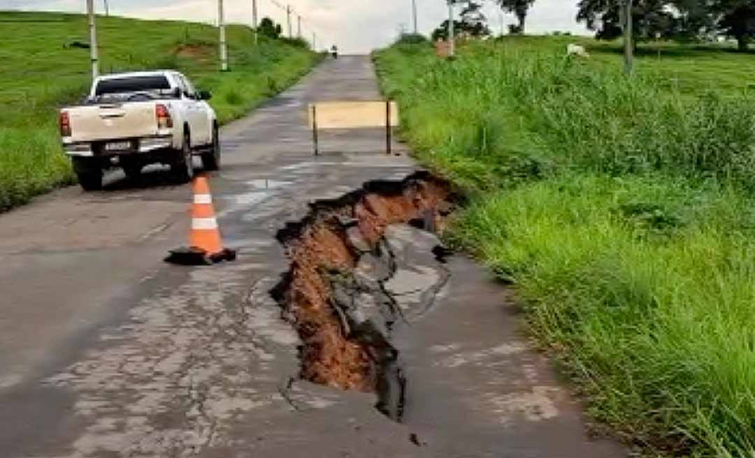 Moradores da estrada Transacreana podem ficar isolados após parte da pista ceder