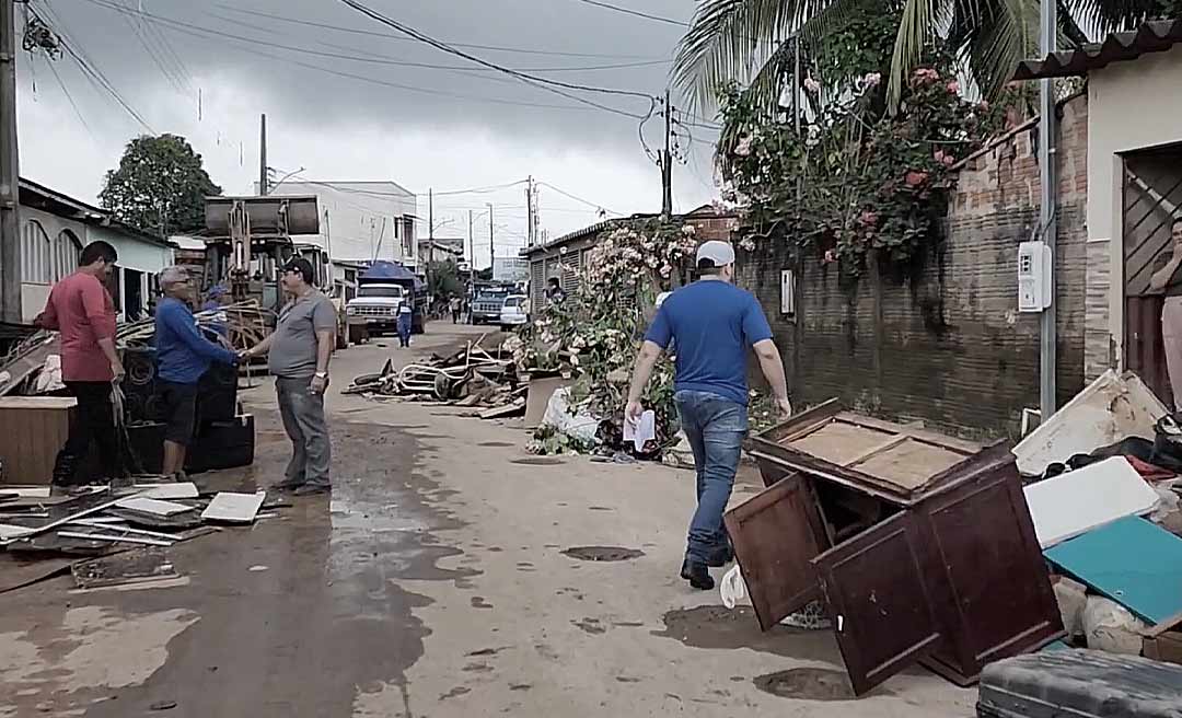 Ministros presenciam cenário de guerra após enxurrada que varreu bairros de Rio Branco