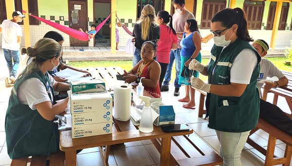 Equipes de saúde de Rio Branco prestam atendimento em abrigos, às famílias alagadas