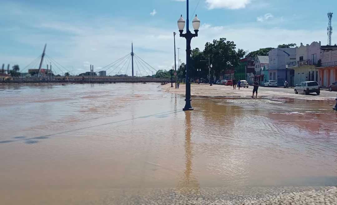 Com 17, 05 metros, rio Acre atingiu a quinta maior cheia de sua história na capital na manhã desta quarta-feira 