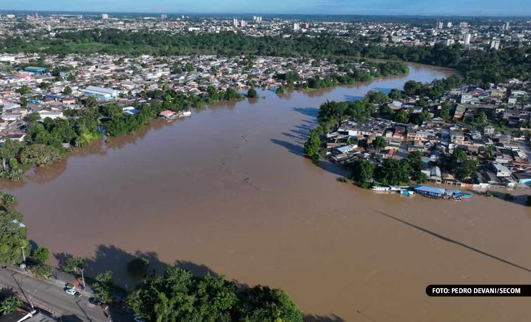 Cheia no Riozinho do Rola causa elevação no nível do rio Acre, que atingiu 17,22 metros na capital 