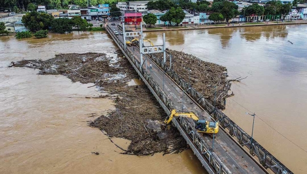 Rio Acre subiu mais sete centímetros e chegou a 17, 49 metros neste sábado