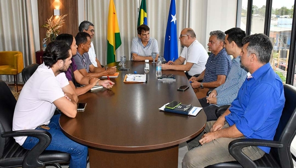 Edvaldo se reúne com Henrique Afonso e equipe do ‘Abrindo Portas para o Primeiro Emprego’ e celebram bons resultados do programa