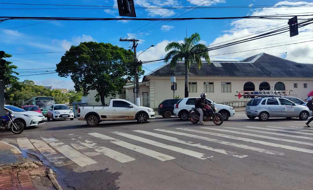 Interdição das pontes no centro de Rio Branco causa congestionamento na manhã desta segunda-feira