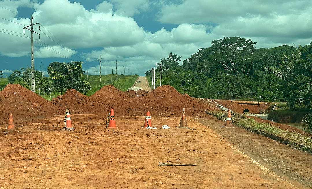 Lentidão para recuperar trecho da BR-364 no balneário Quinauá tem gerado prejuízos, denunciam moradores