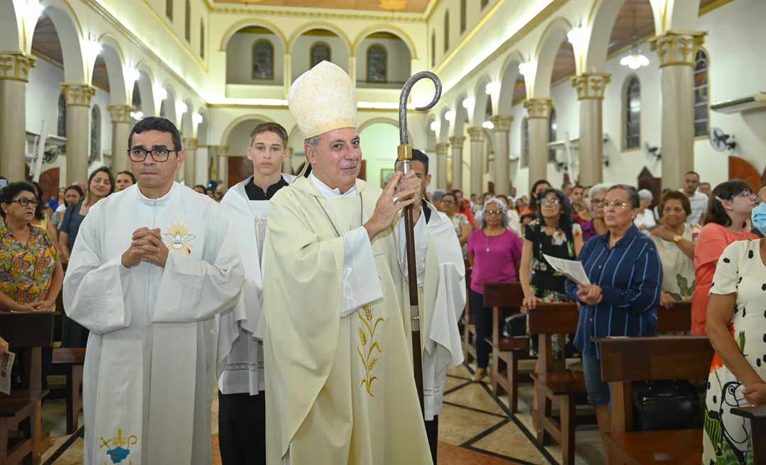 Sexta-Feira da Paixão é marcada por missa na Catedral, procissão do Cristo Morto e encenação em frente ao Palácio