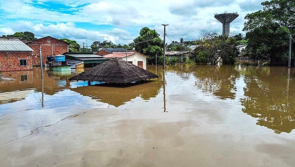 Rio Acre voltou a subir 10 centímetros nas últimas três horas e chegou a 13, 98 metros