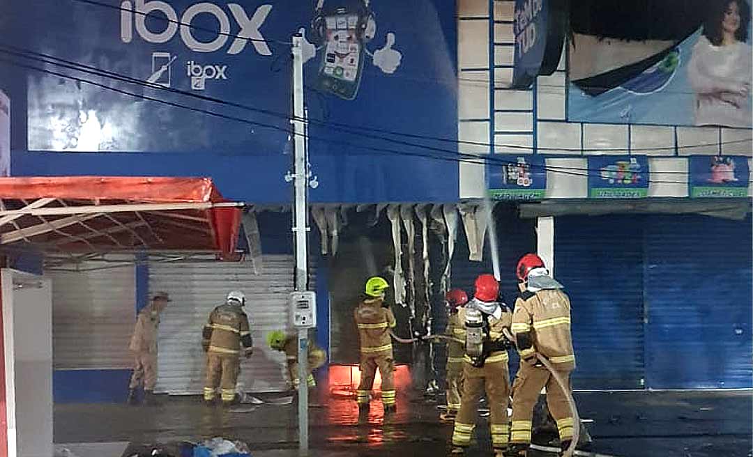 Incêndio atinge lojas no Calçadão da Benjamin Constant em Rio Branco