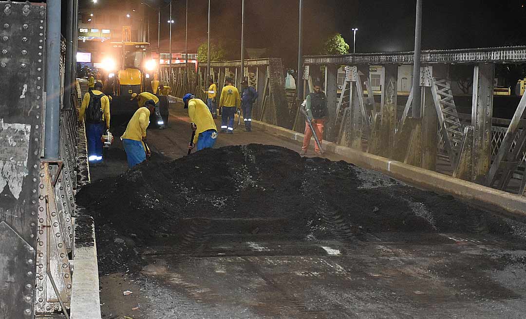 Deracre trabalha no recapeamento asfáltico da Ponte Metálica em Rio Branco